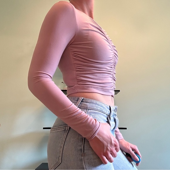 Dynamite Ruched Long-Sleeve Cropped Top - Picture 2 of 7